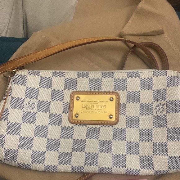 [$1400cad]💥AUTHENTIC Louis Vuitton Damier Azur Eva Clutch💥 - Picture 4 of 17